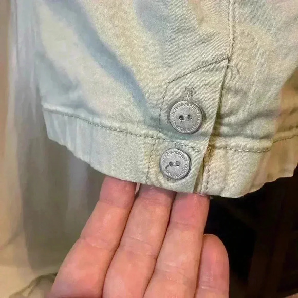 gloria vanderbilt shorts Size 12 Button Details. 6” Inseam. Light Green/khaki - Picture 4 of 8